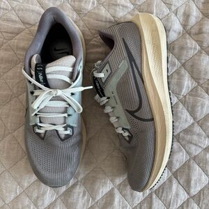 Nike | Men’s Air Zoom Pegasus 40 Light Iron Ore Mica Green Size 12